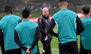 Liverpool gặp sự cố về máy bay trước khi đá Champions League