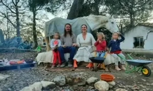 Tòa án Italy hứng chỉ trích vì ngăn cặp vợ chồng nuôi 3 con trong rừng